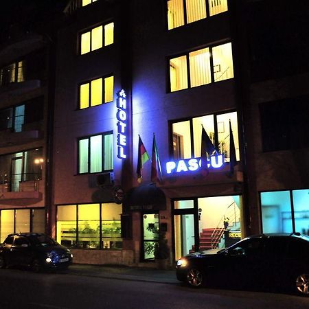 Hotel Pascu Bukarest Exterior foto